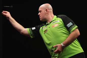 Van Gerwen embarrassed by crooked teeth: ''He underestimated the after effects and is in a lot of pain''