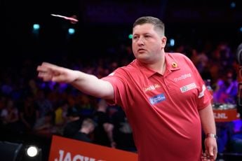 Keegan Brown signs contract with Red Dragon Darts