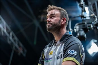 Ross Smith survives mini-fightback from Niels Zonneveld to reach the third round at the World Darts Championship