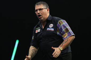 "I want to be in bed" - Gary Anderson advances at Players Championship Finals despite being full of cold