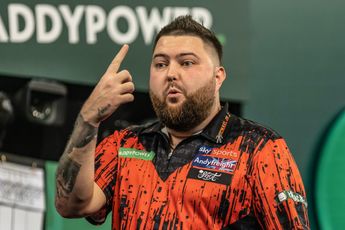 Michael Smith battles past Madars Razma to keep World Championship hopes alive despite not being at his best