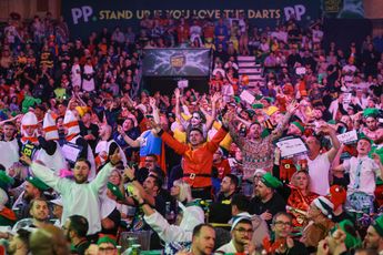 "Here they all don't give a damn what you do, haha!" - Richard Veenstra compares spectators at World Darts Championship to Lakeside
