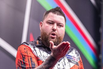 Alarm suddenly goes off during match between Michael Smith and Cameron Menzies
