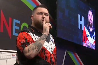 "One guy who was with him just wouldn't shut up": Michael Smith explains gesture at end of thrilling Raymond van Barneveld clash