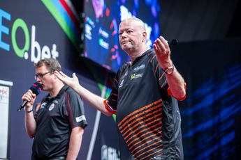 Van Barneveld shows support for Humphries after whistling from fans: ''Luke doesn’t deserve that, he's a fantastic guy''