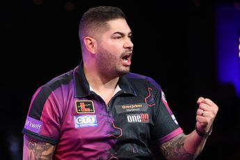 "Eric Bristow was in the room. Raymond had invited him because he could match his five world titles" - Jelle Klaasen recalls shocking Van Barneveld to 2006 Lakeside title