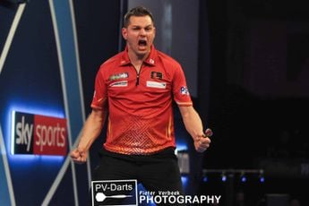 Alcinas pulls off huge upset in dumping out number three seed Wright at PDC World Darts Championship