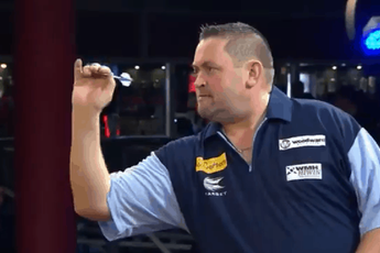 THROWBACK VIDEO: Alan Norris throws first ever nine-dart finish at Players Championship Finals