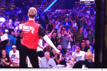 VIDEO: Murschell does flossing to entertain crowd before World Cup of Darts tie with Japan
