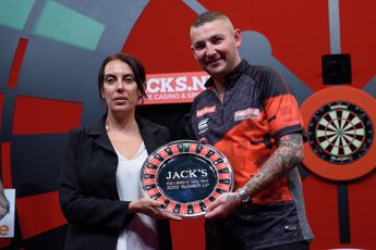 Der unterlegene Finalist Aspinall ist mit van Gerwen als Sieger zufrieden: ''Er hat es verdient, vor heimischem Publikum zu gewinnen''