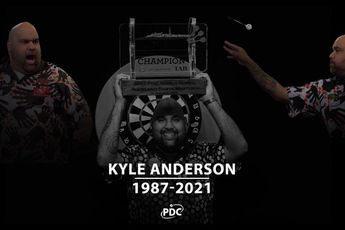 VIDEO: Eerbetoon aan vorig jaar overleden Kyle Anderson tijdens Queensland Darts Masters