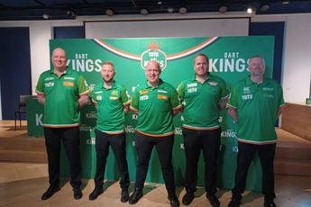 Topdarters bij officiële teampresentatie TOTO Dart Kings: 'Misschien wordt het makkelijker om een beroep op elkaar te doen'