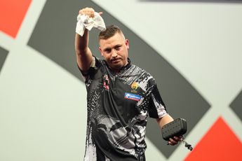 Dobey knikkert tweevoudig wereldkampioen Anderson uit WK Darts