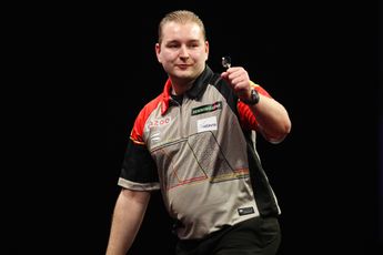 Van den Bergh onttroont 'Prince of Wales' en bereikt voor het eerst laatste vier op UK Open