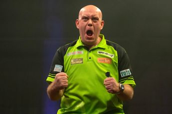 Van Gerwen met moeite langs Chisnall in pittige openingspartij op UK Open; Van Barneveld, Klaasen en Wattimena exit