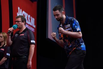 Humphries met monsterzege op Cross eerste halvefinalist in Amsterdam