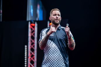 Danny Noppert wint Nederlands onderonsje van Gian van Veen en plaatst zich voor de volgende ronde van de World Series of Darts Finals