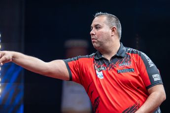 Wattimena verslaat slordige Van Barneveld; Huybrechts kwartfinalist na zege op Tsjechische toernooisensatie