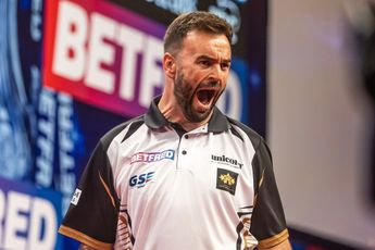 "Misschien verwachtte hij niet dat ik ook zo zou roepen" - Ross Smith naar kwartfinales World Matchplay na nipte zege tegen Gerwyn Price