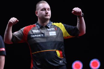 "Geen vertrouwen momenteel, maar ik geef nooit op" - Dimitri Van den Bergh na spektakelmatch door naar tweede ronde op World Grand Prix