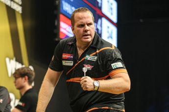 Van Duijvenbode, Van Barneveld, Nijman en Wattimena naar tweede ronde van Players Championship 28