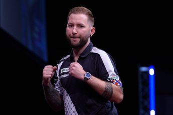 Danny Noppert toont veerkracht en zorgt voor Nederlandse halve finale op EK Darts