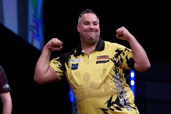 Jermaine Wattimena mag zich opmaken voor zijn eerste major-finale na winst in Nederlandse halve finale op EK Darts