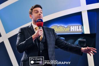 Dartscommentator Dawson droomt van WK: 'Ultieme doel om voor Sky Sports op het WK te mogen werken'
