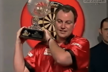 (VIDEO) Herinneringen aan het WK Darts: John Part maakt einde aan heerschappij Taylor op WK Darts
