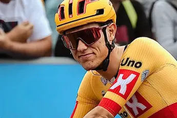 Torstein Træen mister den gule trøya etter dramatisk velt på Tourmalet. Nå trekker han seg fra TDF