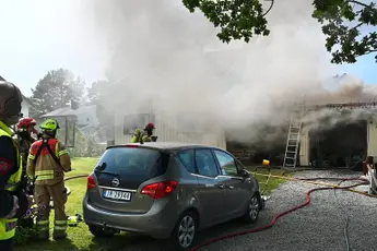 AKKURAT NÅ: Brann i enebolig i Livveien i Hønefoss. Familie er husløse