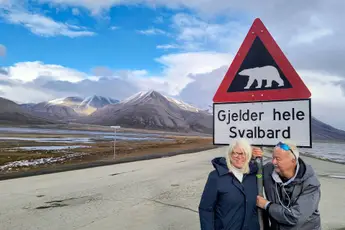 OLSEN PÅ TUR: Møtet med Svalbard: Isbjørn, kullhistorie og livet langt mot nord