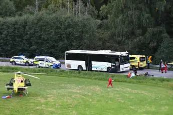 SISTE: Mann i 20-årene omkom i MC-ulykke på Eggemoen. Veien åpner ikke før midnatt