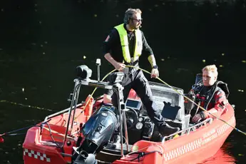 OPPDATERING I SAVNET-SAKEN: Dykkere er nå i vannet og søker i Randselva ved Viul