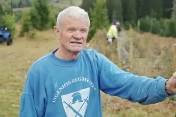 Skilegenden Tore Gullen roser dugnadsinnsatsen på Myrskogens nye  skianlegg - med egen rulleskibane. SE VIDEO