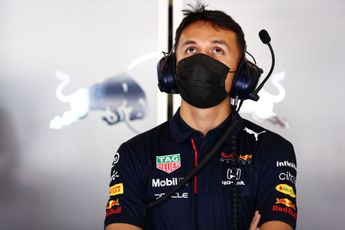 Albon schrok van unieke afstelling Verstappen: 'Als je op stuur blies, stuurde die al in'