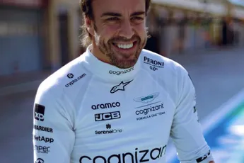 Fernando Alonso eindigt alsnog derde in Jeddah met 100e F1-podiumplek!