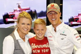 Michael Schumacher toont teken van leven