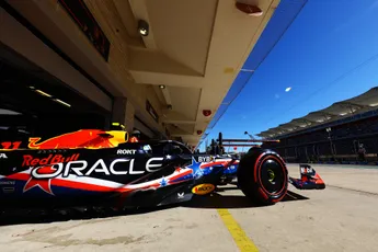 Jenson Button niet eens met Verstappen: 'Dit team gaat Red Bull uitdagen'
