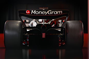 Haas F1 steelt show met eerste launch: de look van nieuwe VF24!