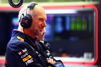 VIDEO: Adrian Newey achter het stuur van historische Formule 1-bolide in Monaco