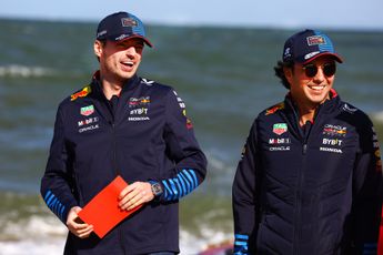 VIDEO: Verstappen en Perez hebben plezier op het strand!