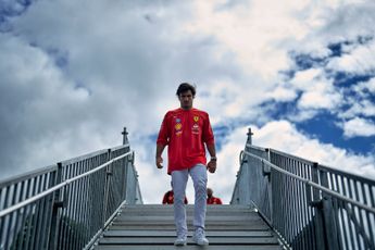 Sainz geeft teleurstelling toe rondom vertrek: ‘Ferrari heeft mij gedumpt’