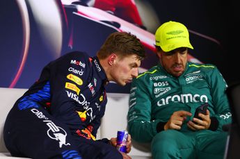 Fernando Alonso niet blij met Verstappen: 'Gedraag je gewoon'