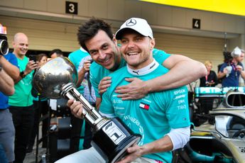 Wolff wil niet meer de naakte billen van Bottas zien, maar "hij mag dat lelijke matje houden"