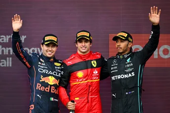 "Toen ik Ferrari verliet waren ze klaar om voor het wereldkampioenschap te vechten. Met de komst van Lewis is die kans alleen maar groter geworden."