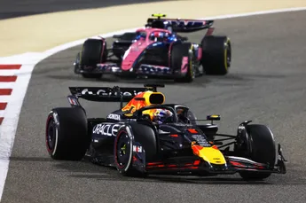 Piastri domineert Grand Prix van Bahrein, Verstappen beleeft race vol met pech