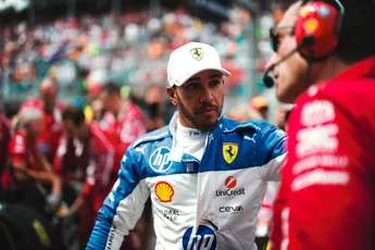 Hamilton uit frustratie na GP Miami: “Fred, kalmeer gewoon, zo kan het niet verder”