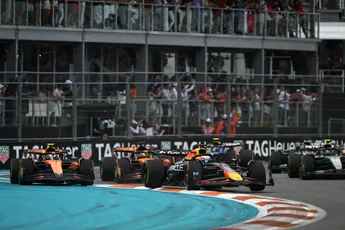 Piastri wint en is oppermachtig in Miami, Verstappen vierde