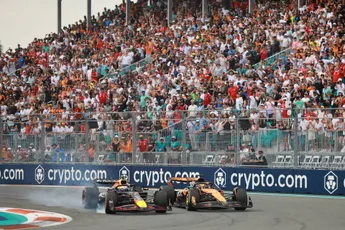 Racet Verstappen anders tegen Piastri dan tegen Norris? "100%, ongetwijfeld!"